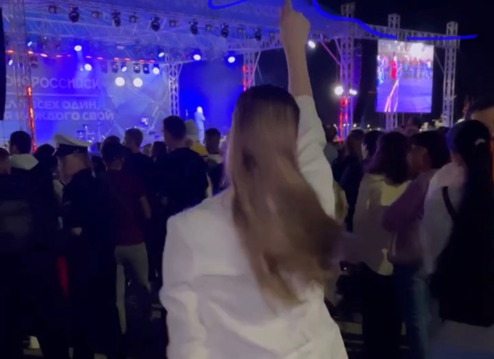 Как новороссийцев «раскачал» рэпер Натан на концерте, посвящённом Дню города: видео