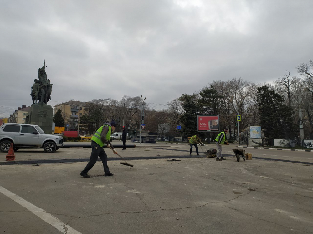Дорожники ремонтируют 9 улиц Новороссийска: где могут собраться пробки