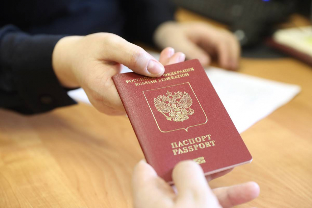 Новороссийцам придется сдать загранпаспорт после получения онлайн повестки