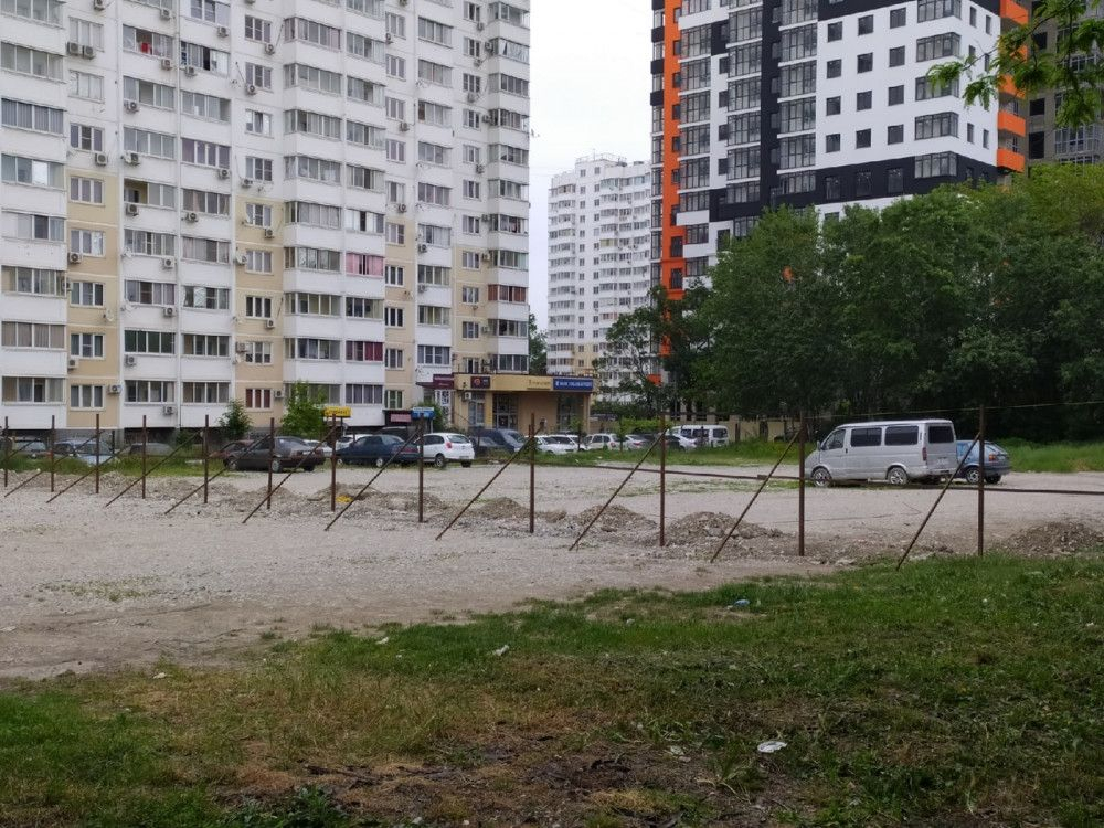 Новые регламенты парковок у жилых домов утвердили депутаты Новороссийска: из-за кого и для чего