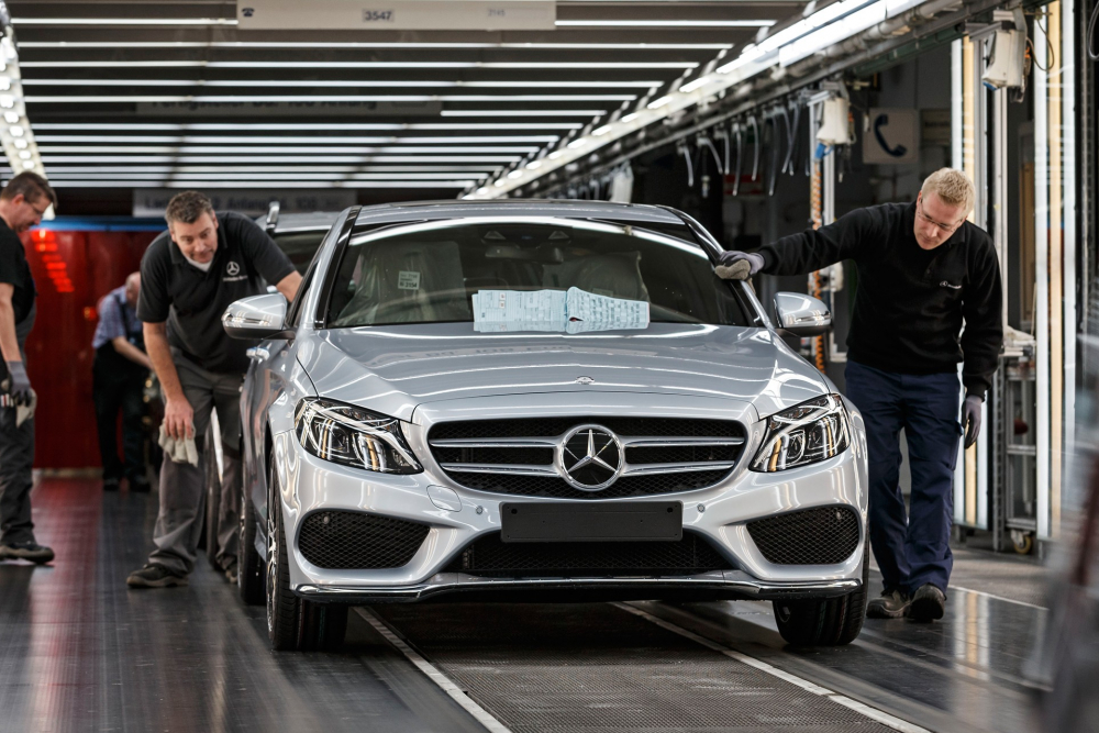 Mercedes-Benz закрывает поставки автомобилей в Россию