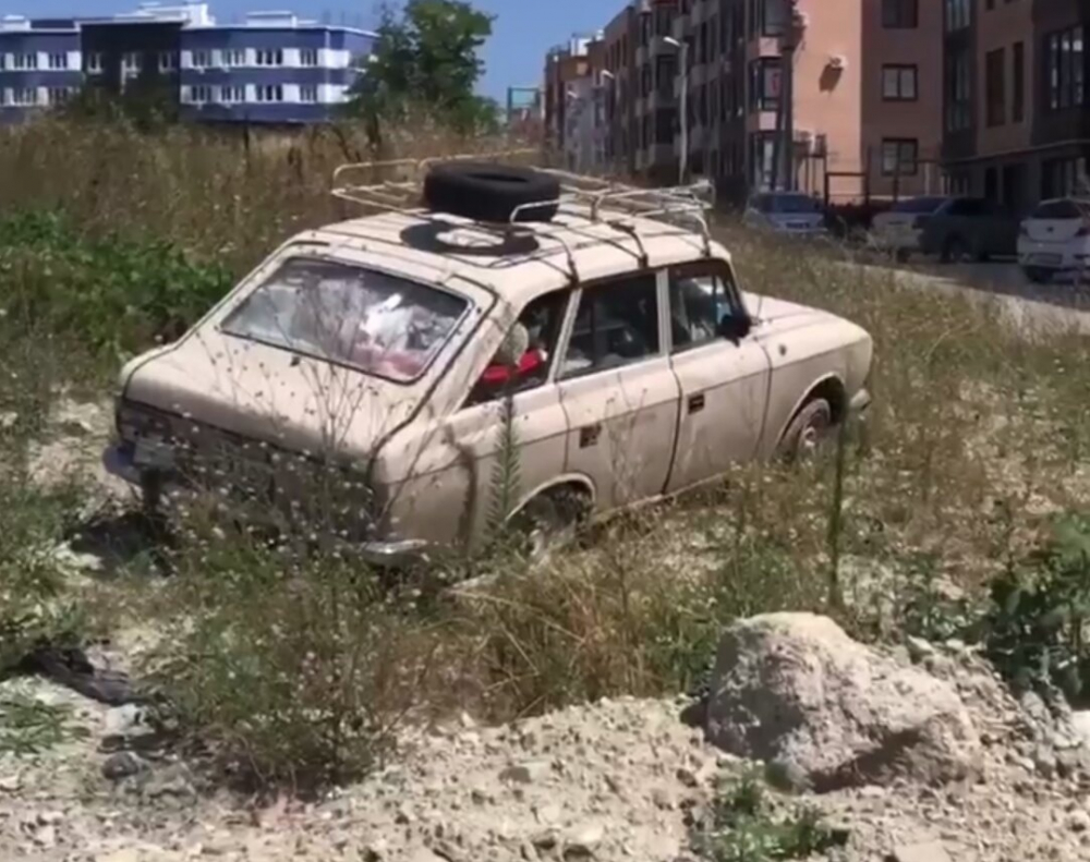 МЦУ Новороссийска наконец-то «припарковал» брошенное авто на свалку