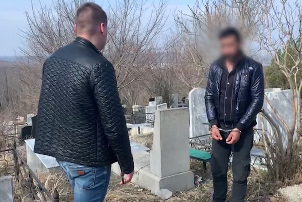 На кладбище как на работу: гость Новороссийска задержан по подозрению в краже оградок
