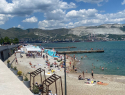 Черное море прогрелось до 25°С: на что жалуются туристы на пляжах Новороссийска