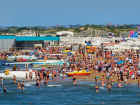 Свободно только в море: туристы атаковали черноморские пляжи