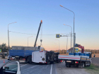 На трассе "Новороссийск - Керчь" перевернулся автобус с людьми