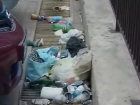 Парковка в центре Новороссийска утопает в мусоре