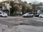 «А дыра все растет»: многострадальный участок дороги в Новороссийске снова опасен для водителей и пешеходов