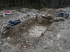 Некрополь жителей древнего поселка “Верхнебаканский” нашли на месте строительства развязки