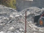 "Грязь прямо на голову": в Новороссийске засыпают ущелье 