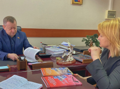 Депутат ЗСК Михаил Ковалюк и Татьяна Лохова обсудили организацию акции «Сохраним память»