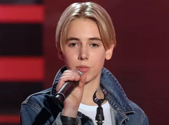 Не смог сдержать слез: Тимофей Завалинич прошел в финал шоу «Голос.Дети»