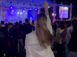 Как новороссийцев «раскачал» рэпер Натан на концерте, посвящённом Дню города: видео