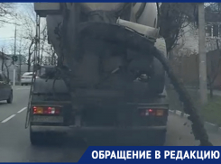 «Это просто жесть»: бетономешалка льет бетон на дороги Новороссийска 