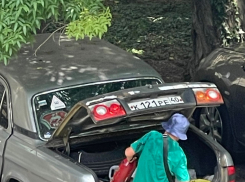 Подросток вскрыл багажник чужой машины в Новороссийске 