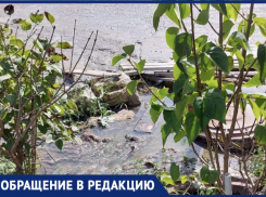 Канализация течет пятый день: у новороссийцев возле дома журчит «река» 