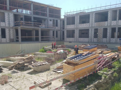 Снова отстаем? Когда будут готовы школы и спортобъект в Новороссийске