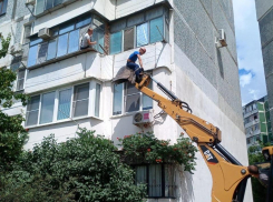 Как Ромео к пожилой Джульетте на балкон, вспорхнул новороссийский 	спасатель 