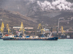В Новороссийске приостановили отгрузку нефти из-за шторма в Чёрном море 