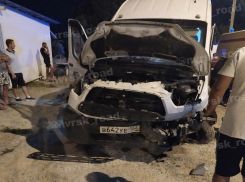 Пять скорых увезли четверых пострадавших в лобовом столкновении в Новороссийске