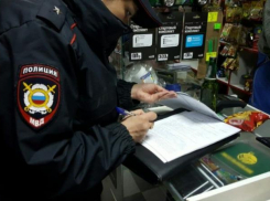 200 литров в помойку: новороссийские полицейские изъяли литры нелегального алкоголя