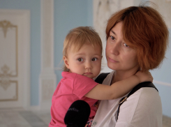 «Свадьбу отметим, когда наш папа вернется»: специальный репортаж из новороссийского ЗАГСа