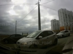 «Проедь вперед, д*ра»: в Новороссийске автоледи не поделили дорогу, а нервы сдали у мужчины