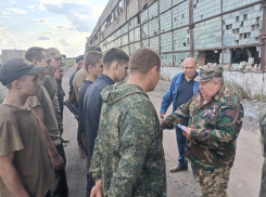 Поддержка тех, кто рискует жизнью: общественники Новороссийска встретились с солдатами в ЛНР