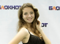 «Мисс Блокнот»: Виолетта Нуруллина мечтает отвезти бабушку в Грецию