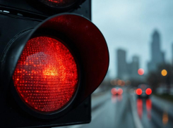 Мотоциклист, сбивший пешехода в Новороссийске, ехал на «красный»