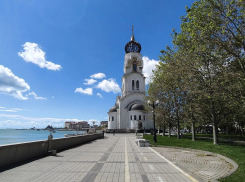 Утро в Новороссийске начнётся с дождя: какую погоду у моря ждать сегодня 