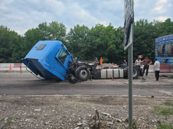 Столкнулись грузовики: движение в Новороссийск перекрыто