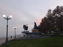 Атака беспилотников в Новороссийске:  повреждена нефтебаза, дома, пострадал житель