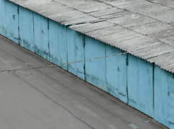 Расширению дороги в Новороссийске мешают три гаража 