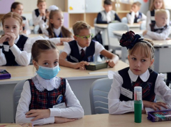 Ждать ли новороссийцам дистанционки и принудительной вакцинации школьников