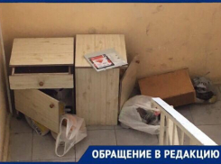  В одном из подъездов Новороссийска творится настоящий хаос