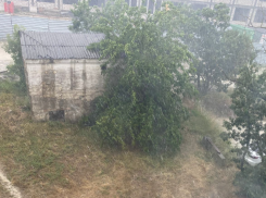 Зарядил - так зарядил! В Новороссийске грохот, вой сигнализаций и потоп