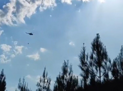 Лес в Геленджике продолжает гореть: в тушении пожара задействовали несколько самолёт и вертолётов  