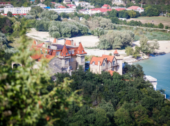 Туристические комплексы под Новороссийском вошли в число лучших в России 