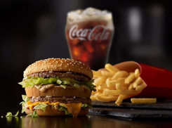 Чернее черного: стало известно, как узнать сотрудников «Макдоналдса» по одежде 