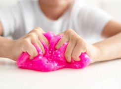 Новороссийцам рассказали, какие опасности таят в себе слаймы