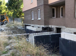 В ЖК «Суворовский» скоро поставят лифты, а на «Посейдонах» конь не валялся