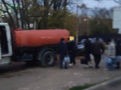 Приходите завтра: «Водоканал» обещает жителям Цемдолины воду к утру