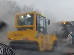 Лучшей погоды для ремонта дороги в Новороссийске не нашли