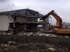 «Нужно отбить у всех желание!»: глава Новороссийска призвал не жалеть владельцев «самостроев»