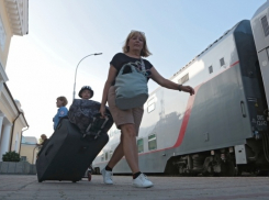 Билетов нет: как туристы пытаются добраться до Черного моря 