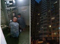 «Пока свет не восстановят, никто не уедет», - до поздней ночи в ЖК «Малая земля» шли работы по восстановлению