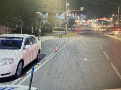 В Новороссийске водитель авто сбил на пешеходном переходе ребенка на самокате 