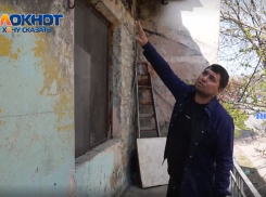 Питьевая вода течет через фекалии: жители столетнего дома в Новороссийске скидываются на капитальный ремонт