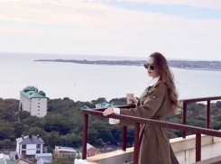 Нет денег на ремонт: Алена Водонаева посетила свою квартиру в Геленджике